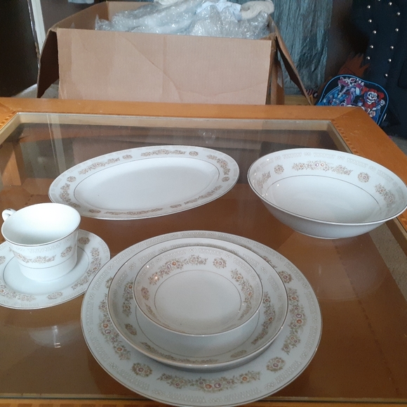 China dishes - Picture 2 of 2